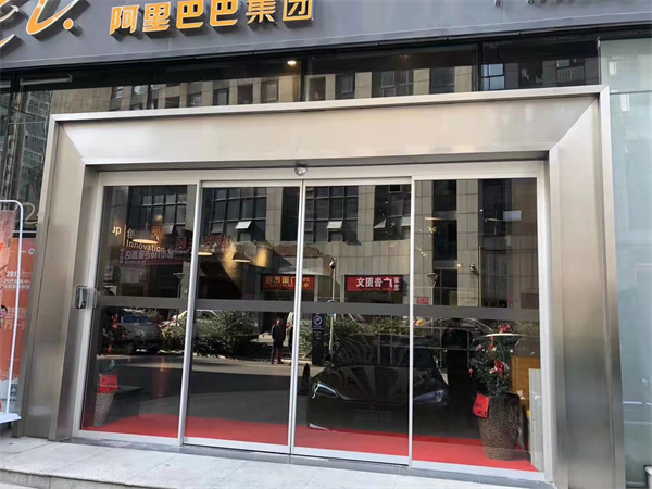 在安裝伸縮門應(yīng)注意以下幾點(diǎn) 