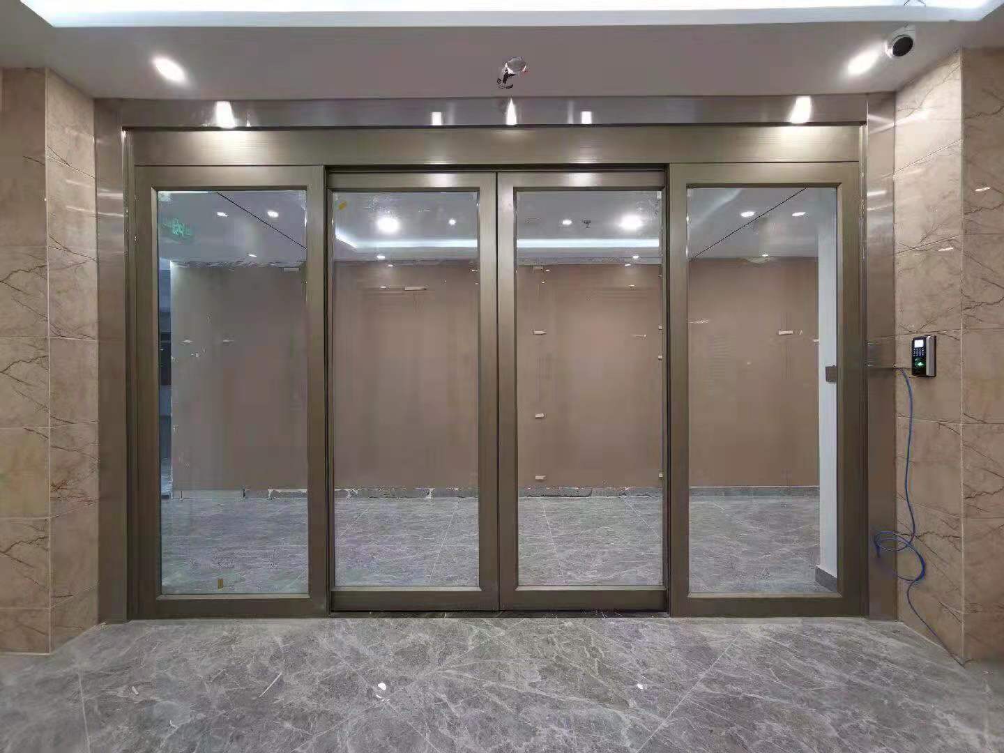 空降門